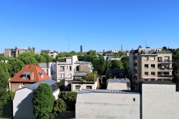 Neuilly-sur-Seine - Saussaye / Leclerc - Appartement traversant de 83m² - 2 balcons terrasse.